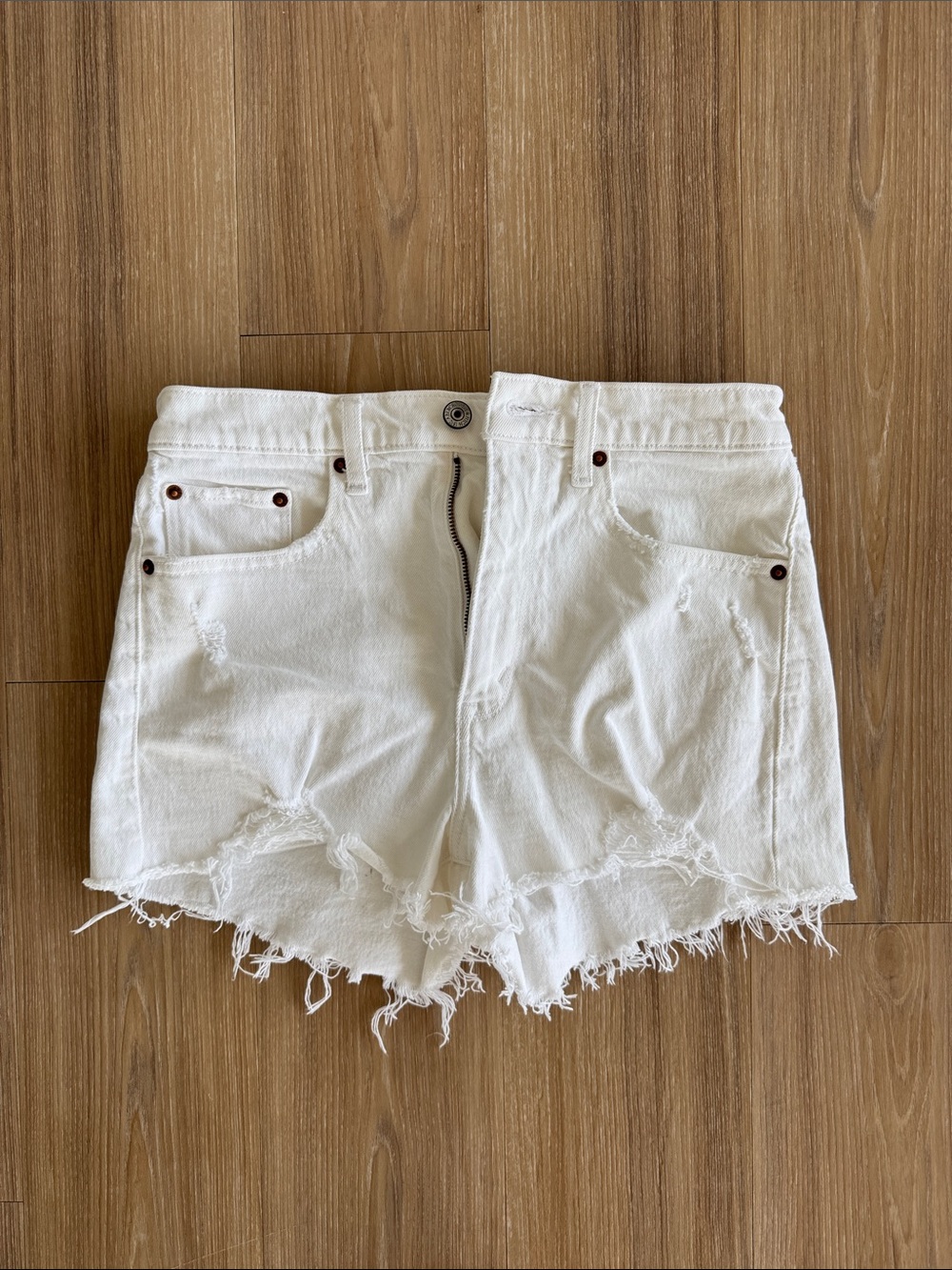 Abercrombie & Fitch Women’s White The Mom High Rise Short